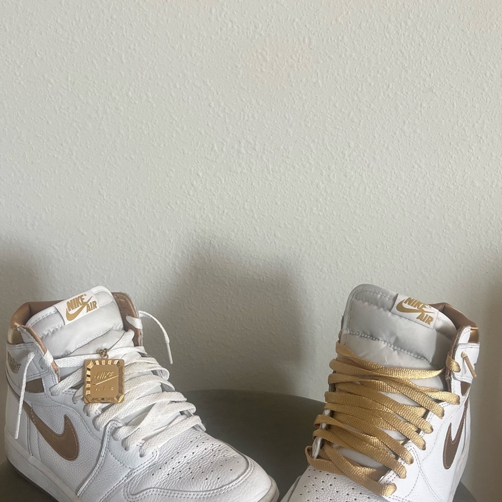 Jordan Athletic Shoes White and Gold